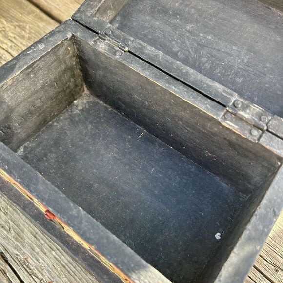 Vintage Indonesian/southeast Asian Keepsake Box Hand Carved Wooden Hand Painted - Picture 4 of 16